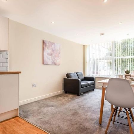 Bright 1 Bedroom Budget Flat In Central Pontefract Bagian luar foto