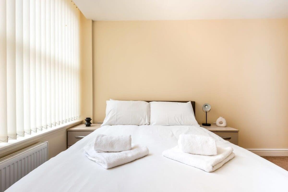 Bright 1 Bedroom Budget Flat In Central Pontefract Bagian luar foto