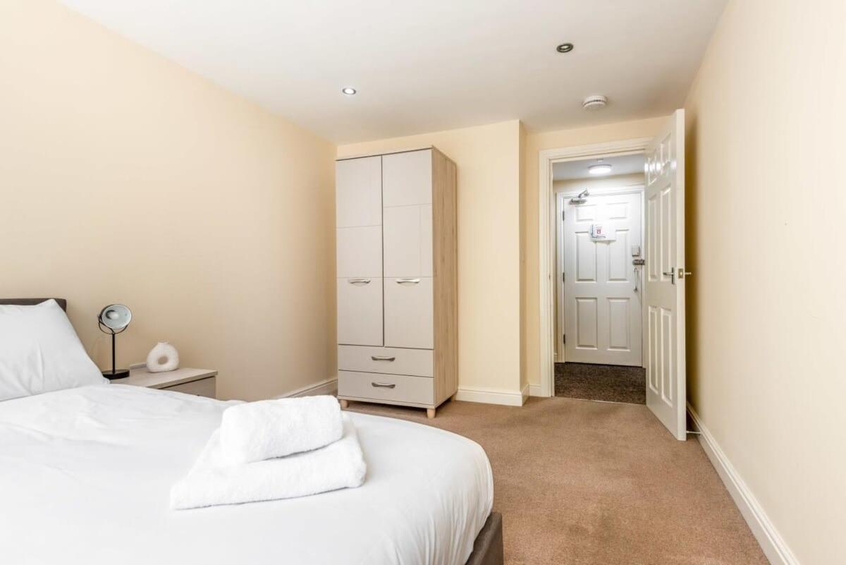Bright 1 Bedroom Budget Flat In Central Pontefract Bagian luar foto