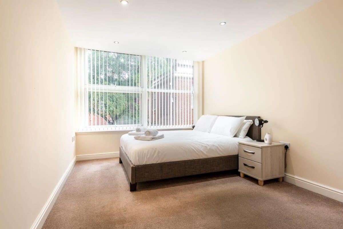 Bright 1 Bedroom Budget Flat In Central Pontefract Bagian luar foto