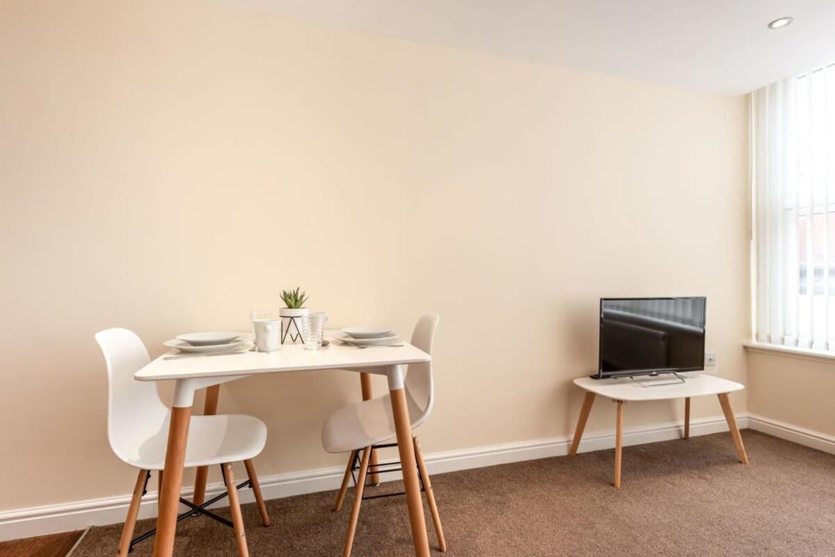 Bright 1 Bedroom Budget Flat In Central Pontefract Bagian luar foto