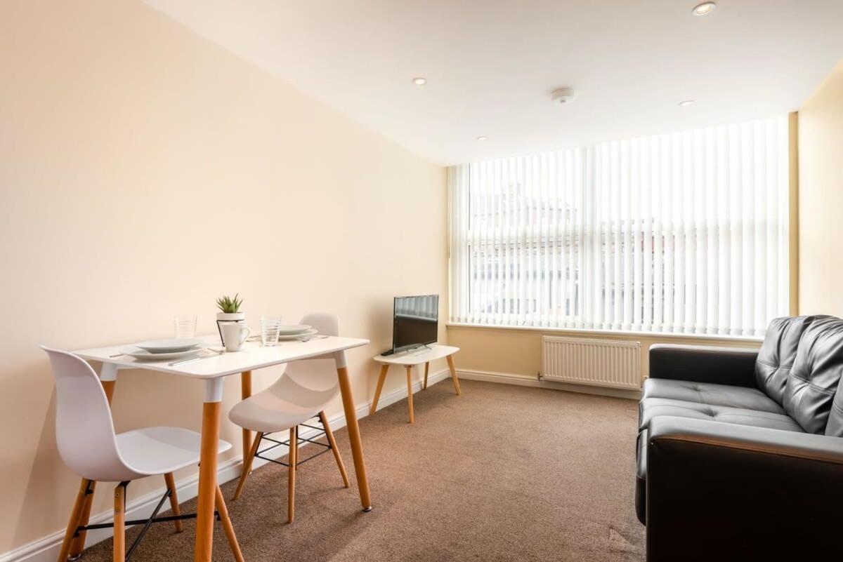Bright 1 Bedroom Budget Flat In Central Pontefract Bagian luar foto