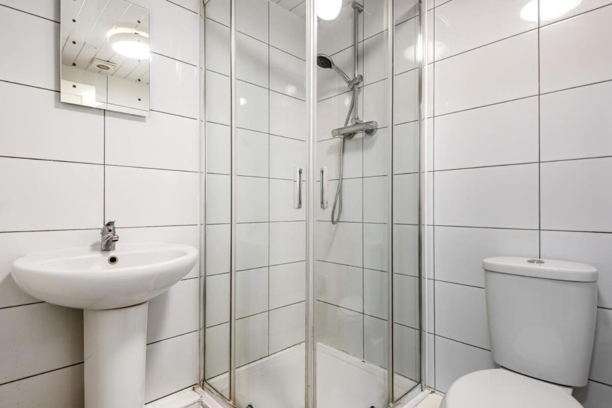Bright 1 Bedroom Budget Flat In Central Pontefract Bagian luar foto