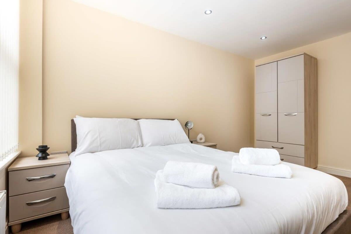 Bright 1 Bedroom Budget Flat In Central Pontefract Bagian luar foto