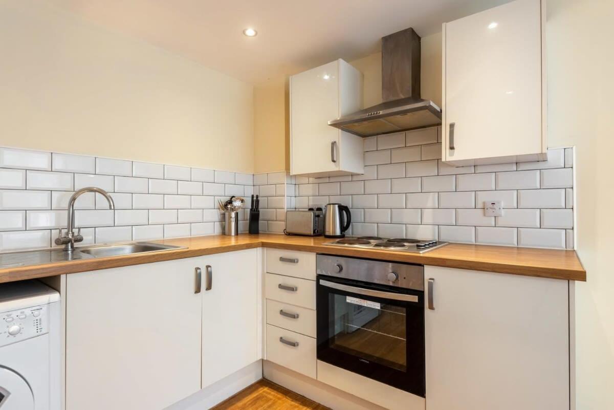 Bright 1 Bedroom Budget Flat In Central Pontefract Bagian luar foto