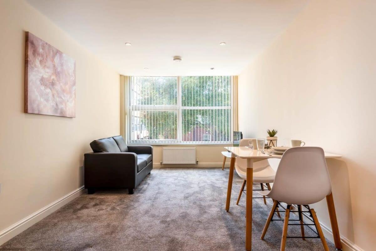 Bright 1 Bedroom Budget Flat In Central Pontefract Bagian luar foto