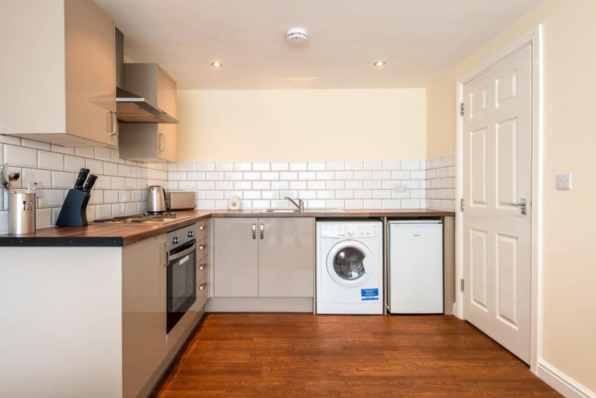 Bright 1 Bedroom Budget Flat In Central Pontefract Bagian luar foto
