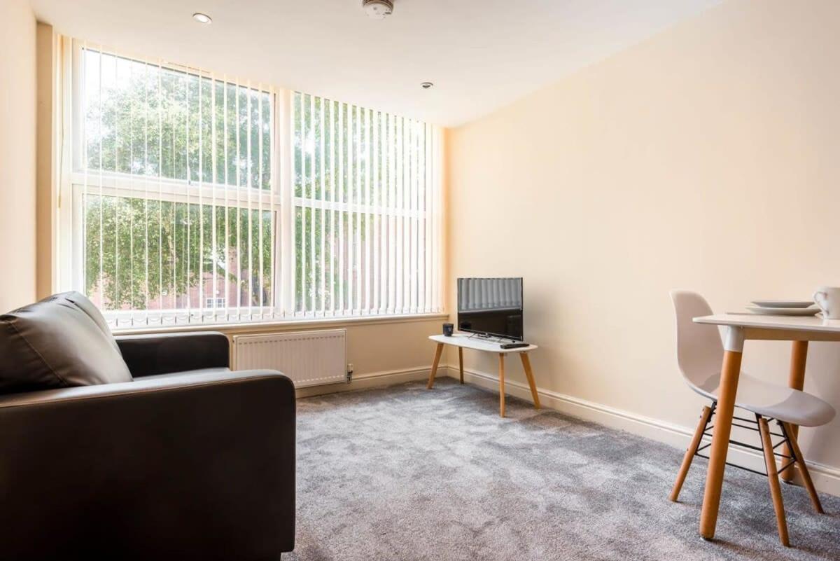 Bright 1 Bedroom Budget Flat In Central Pontefract Bagian luar foto
