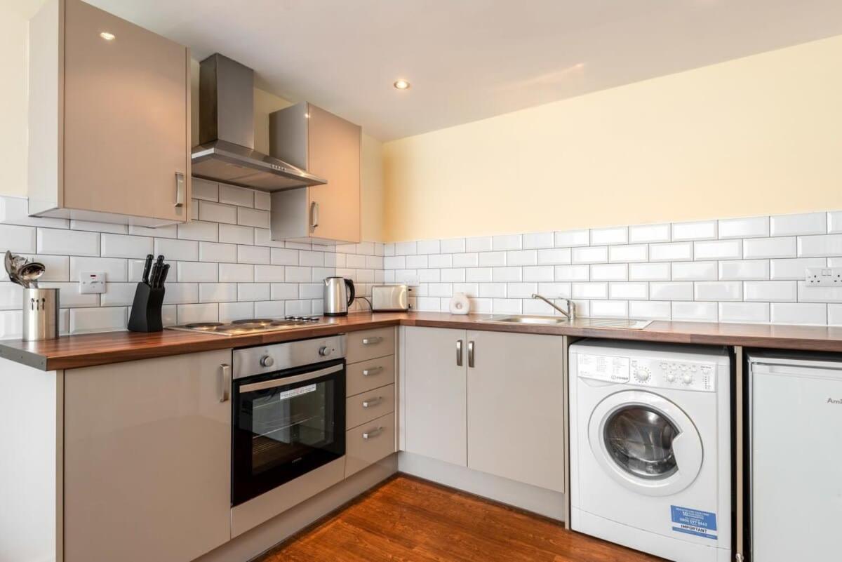 Bright 1 Bedroom Budget Flat In Central Pontefract Bagian luar foto