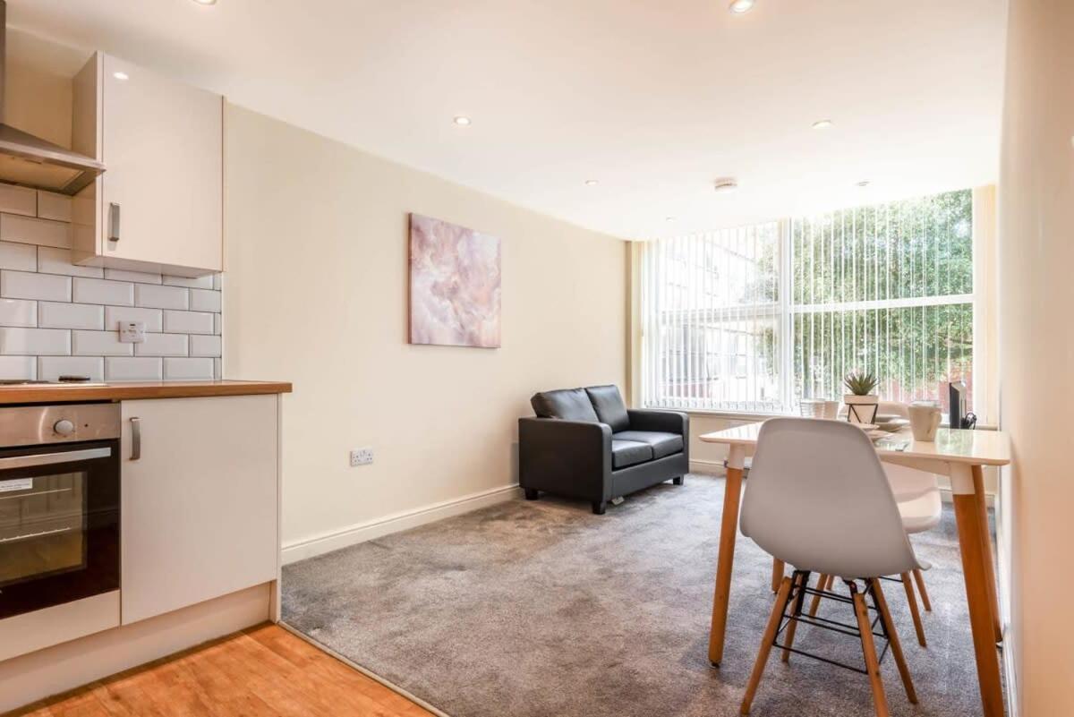 Bright 1 Bedroom Budget Flat In Central Pontefract Bagian luar foto